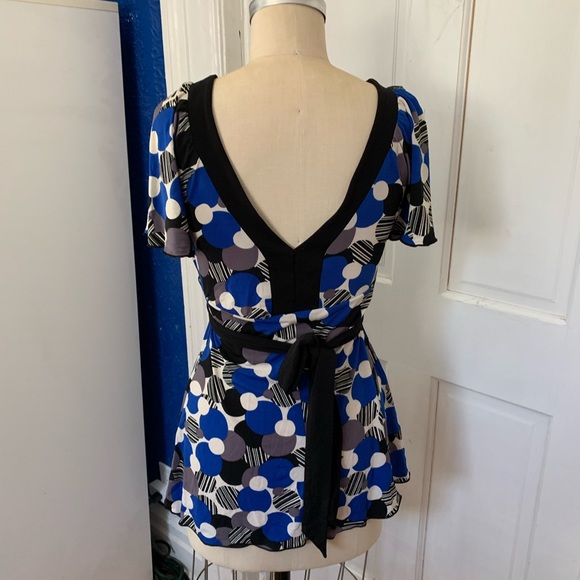 Vneck pattern blouse - Picture 2 of 4